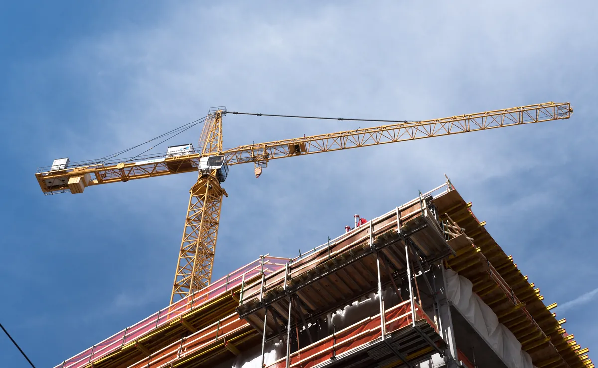 Obra de construção de edifício residencial com estrutura de concreto no Rio de Janeiro
